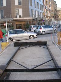Preparando el terreno en la plaza de Espa&ntilde;a, frente al hotel Do&ntilde;a Lola.